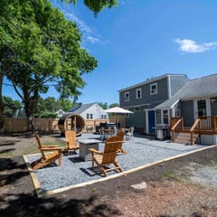 Yarmouth Beach House: Hot Tub, Sauna & Fire Pit!