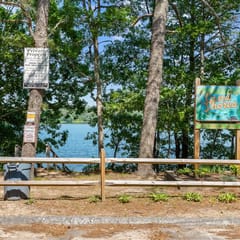 Lakeside Cape Cod Home: Fire Pit & BBQ, Near Beach