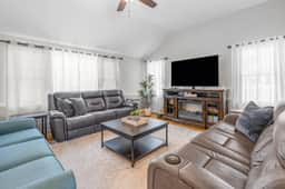 Cape Cod Fireplace/ Hot Tub Fire Pit & Beach - Image 3