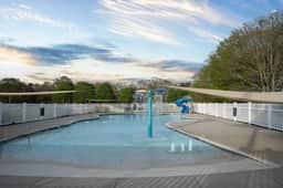 Perfect Lakeview Family Retreat – Beach + Pool - Image 4