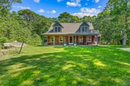 Vineyard Haven Family Beach, Fire Pit & Garden View - Image 5
