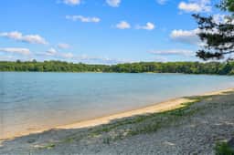 Lakeside Cape Cod Family Retreat, Fire Pit, BBQ and Nearby the beach! - Image 4