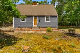 Charming Cape Cod Cottage Fire Pit, Pet Friendly Minutes to the Beach - Image 2