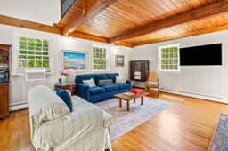 Charming Cape Cod Cottage Fire Pit, Pet Friendly Minutes to the Beach - Image 3