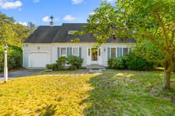 Mashpee Gem with a Private Yard, Volleyball, BBQ and a Fire pit! - Image 2