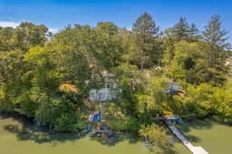 Family Lakefront House with Fire Pit in Plymouth - Image 3