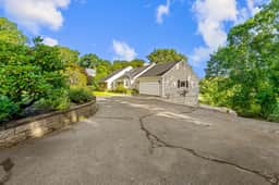 Cape Cod Family Retreat 5BR, Hot Tub, Sleeps 14 - Image 2