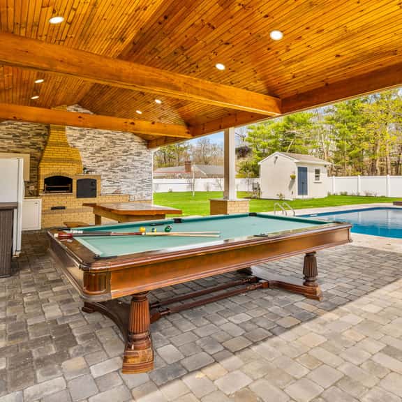 Family Retreat hot tub,Firepit,Beach nearby - Image 1
