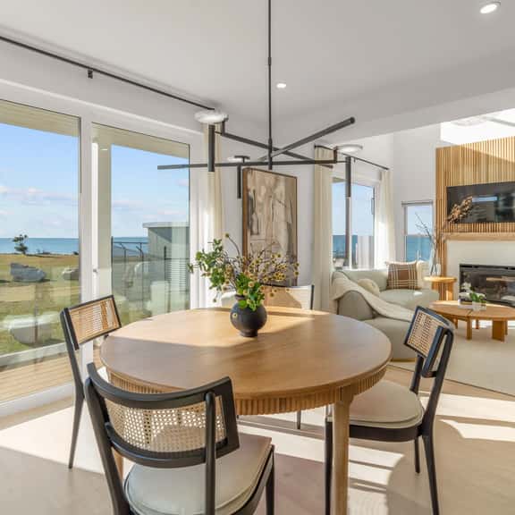 Pocasset Oceanfront: Beach, Hot Tub & Fire Pit! - Image 1