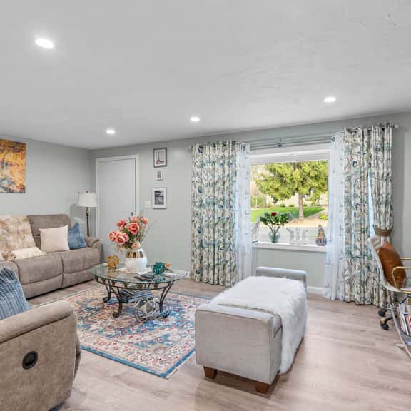 Spacious Family 3 BR Cape Retreat FirepitDeckOutdoorShower - Image 1