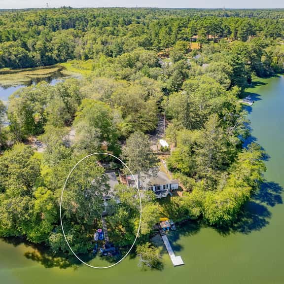 Family Lakefront House with Fire Pit in Plymouth - Image 1
