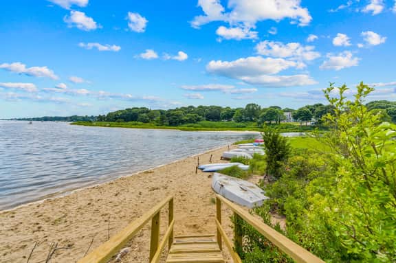 Falmouth Family Home: Beach, Fire Pit & Games! - Image 3