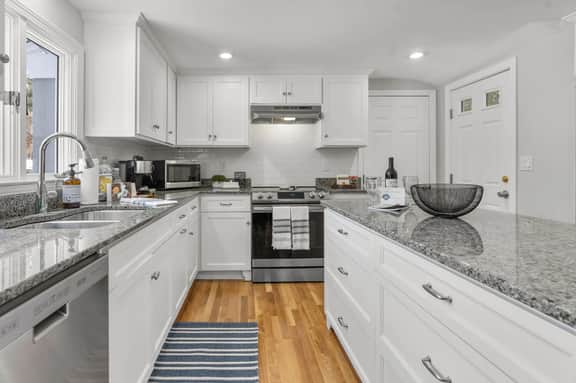 Falmouth Family Home: Beach, Fire Pit & Games! - Image 4