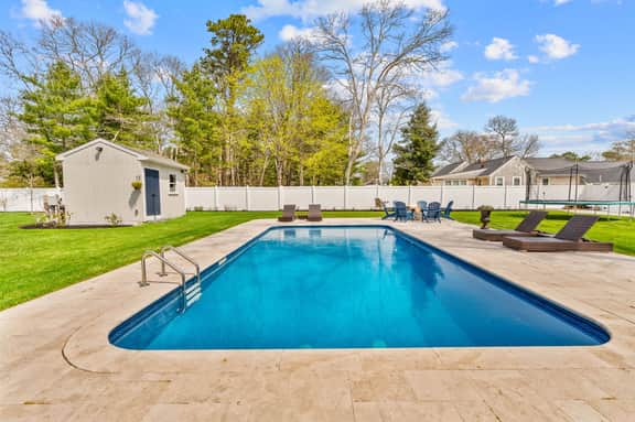 Family Retreat hot tub,Firepit,Beach nearby - Image 2