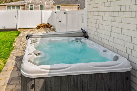 Family Retreat hot tub,Firepit,Beach nearby - Image 3