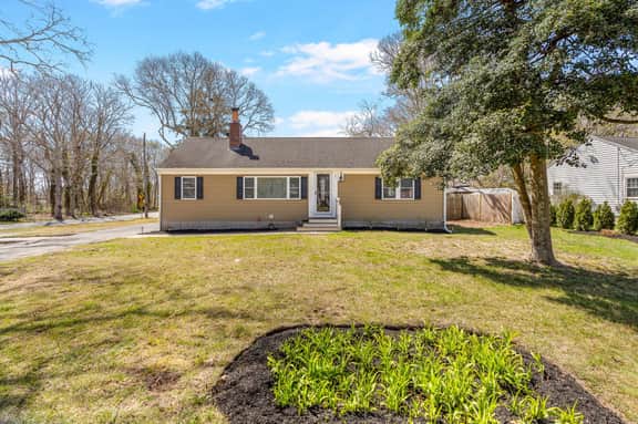 Hyannis MA Family 3BR Firepit Beach nearby - Image 2
