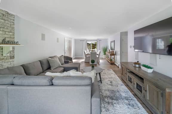 Old Silver Beach House: BBQ, Bikes, WoodFirepit Fun! - Image 3