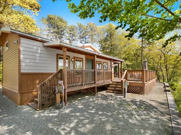 Perfect Lakeview Family Retreat – Beach + Pool - Image 2