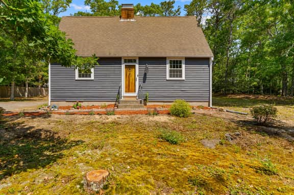 Charming Cape Cod Cottage Fire Pit, Pet Friendly Minutes to the Beach - Image 2