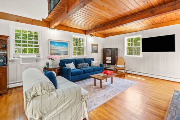 Charming Cape Cod Cottage Fire Pit, Pet Friendly Minutes to the Beach - Image 3