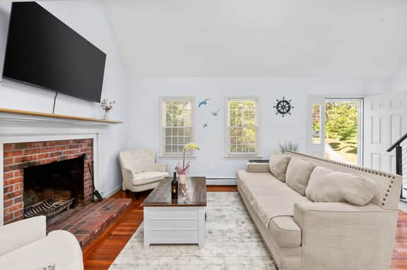 Mashpee Gem with a Private Yard, Volleyball, BBQ and a Fire pit! - Image 5