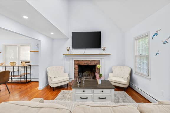 Mashpee Gem with a Private Yard, Volleyball, BBQ and a Fire pit! - Image 4