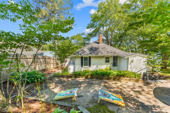 Family Lakefront House with Fire Pit in Plymouth - Image 5
