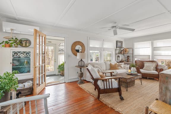 Cape Cod Bungalow Walk to Beach Firepit - Image 1