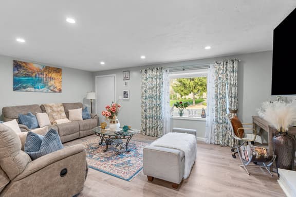 Spacious Family 5BR Cape Retreat FirepitDeckOutdoorShower - Image 1