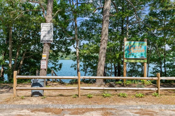 Lakeside Cape Cod Family Retreat, Fire Pit, BBQ and Nearby the beach! - Image 1
