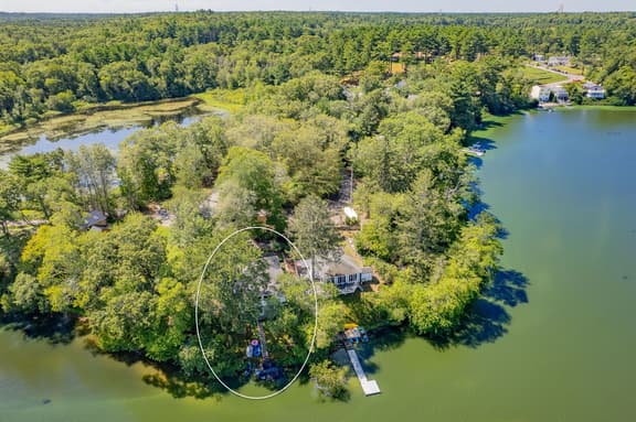 Family Lakefront House with Fire Pit in Plymouth - Image 1