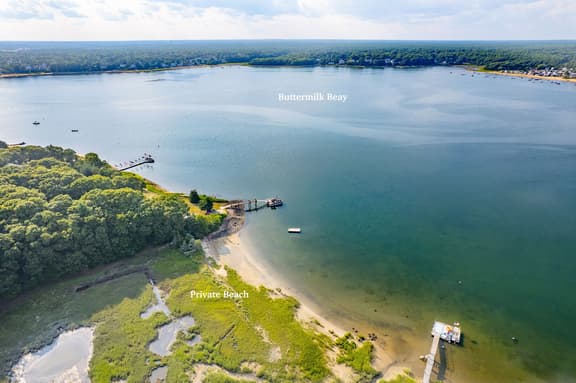 Beachfront Escape: Private Beach, Kayaks & Fire Pit - Image 1